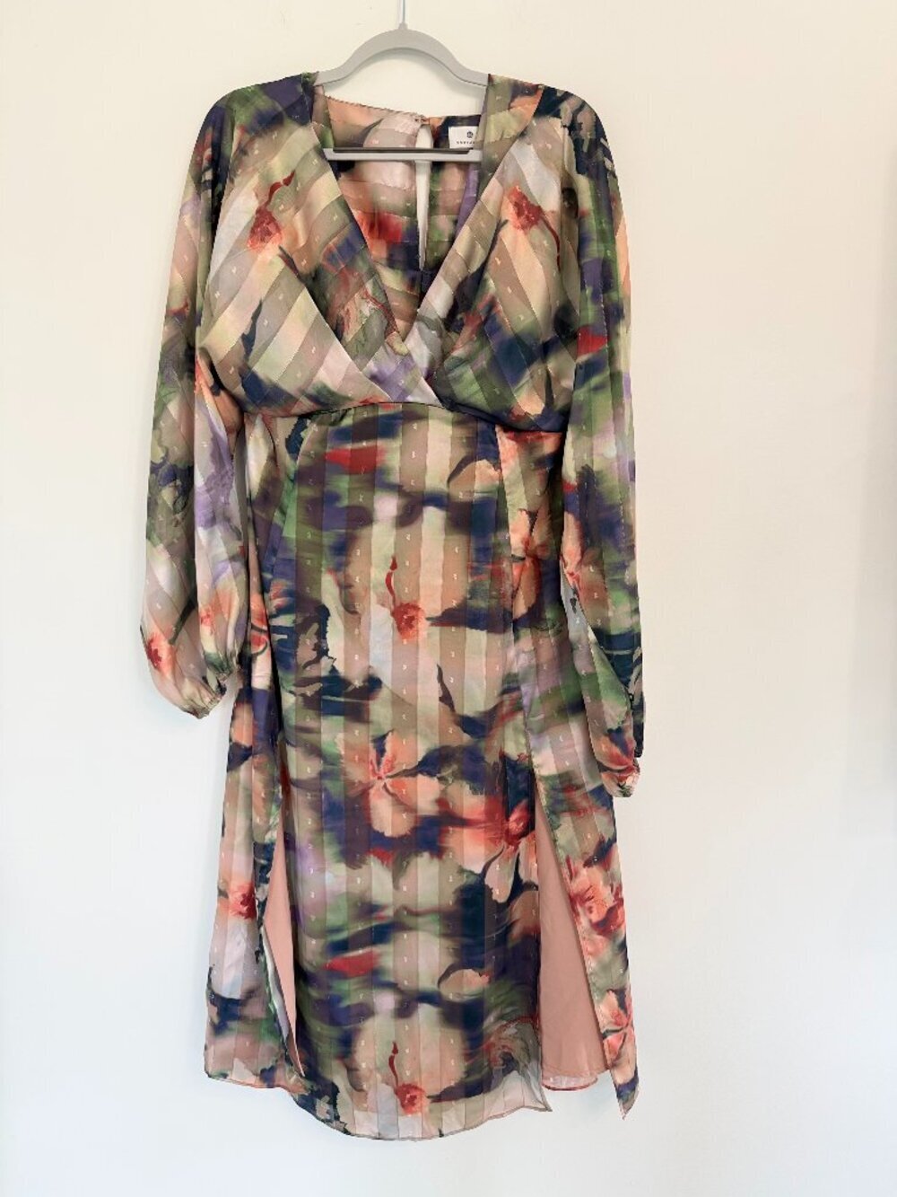 **Socialite Metallic Mixed Print Long Sleeve Midi Dress ✨🌸**